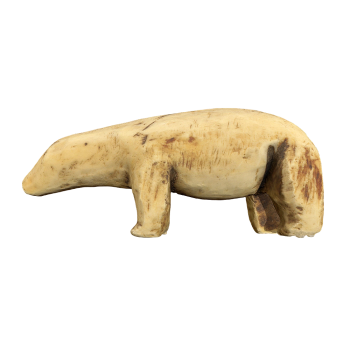 因纽特人用象牙雕刻的北极熊